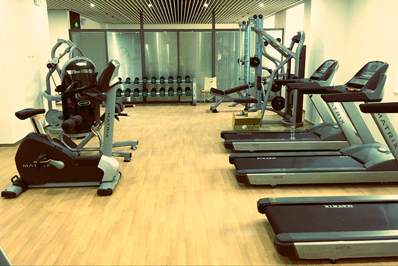 公司健身房图片