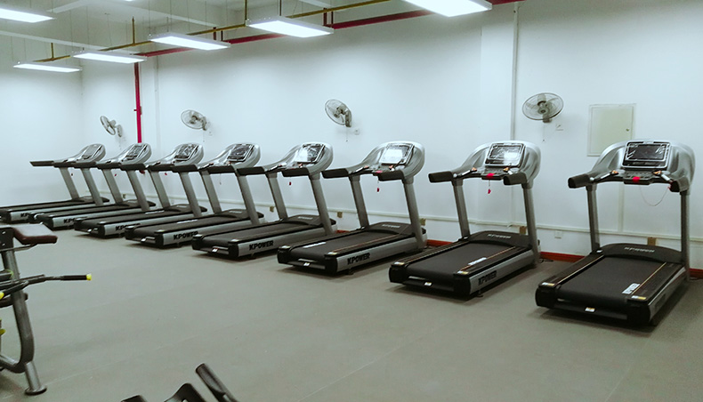 湖北水利水电职业技术学院体育馆健身房跑步机